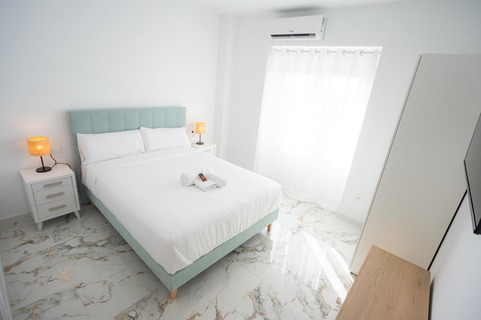 L&G Apartments Bahia Suite Alicante Exterior photo